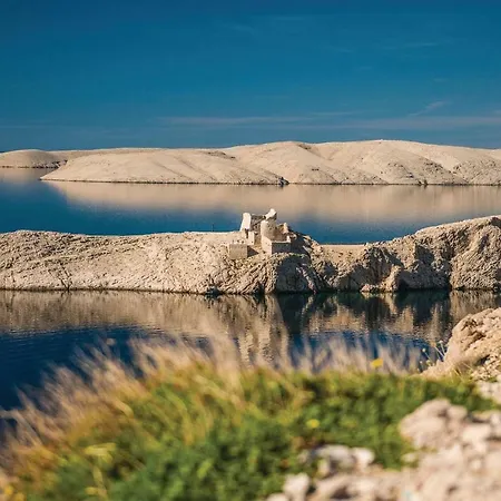 Three-bedroom Holiday In Pag
