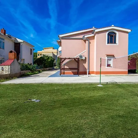 Three-bedroom Holiday In Pag * 파그