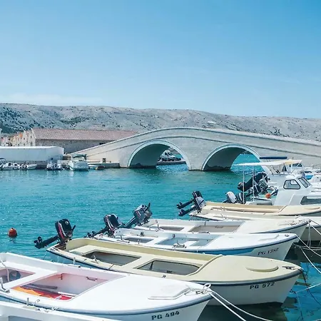 Three-bedroom Holiday In Pag *