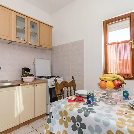 Three-bedroom Holiday In Pag